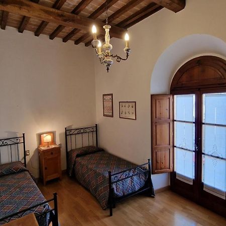 Ogni finestra è un quadro - appartamento ad Assise Extérieur photo