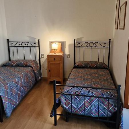 Ogni finestra è un quadro - appartamento ad Assise Extérieur photo