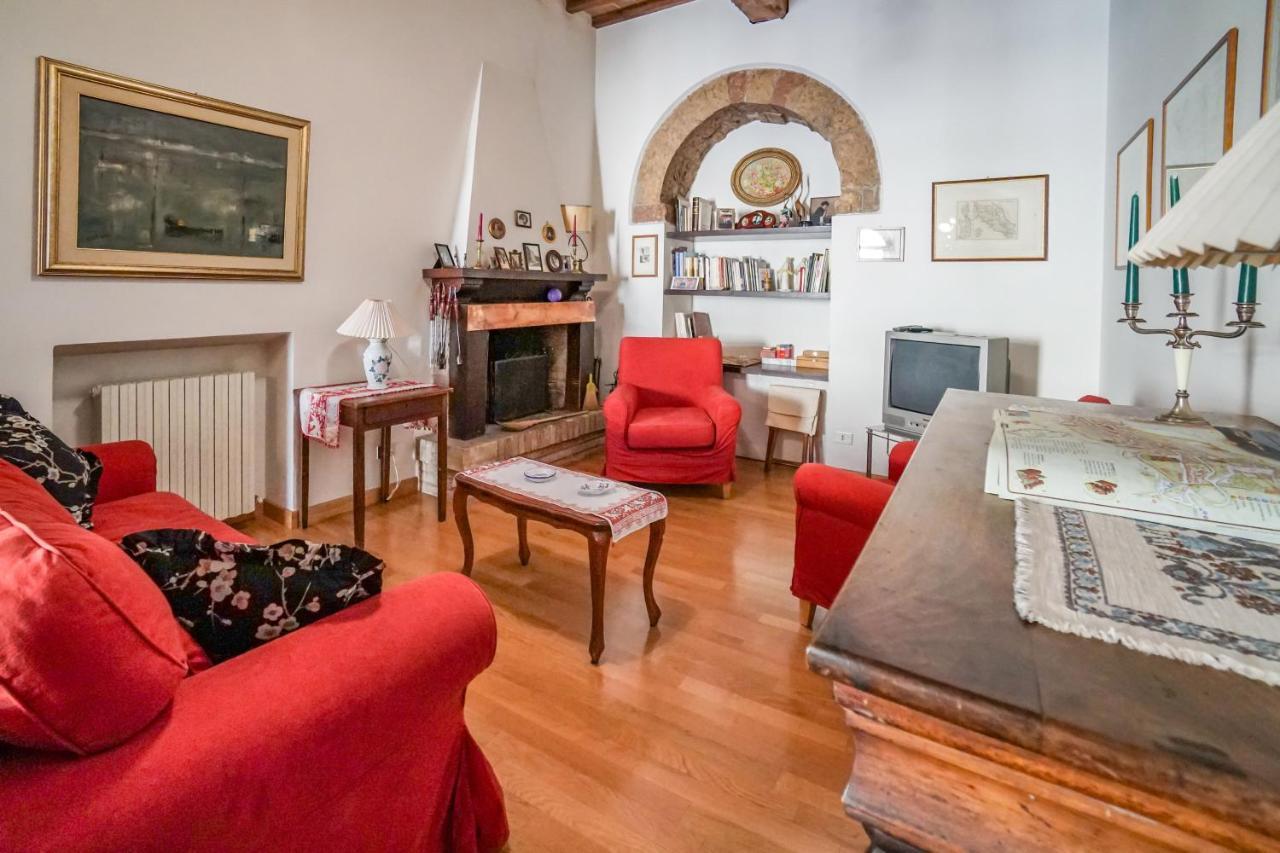 Ogni finestra è un quadro - appartamento ad Assise Extérieur photo